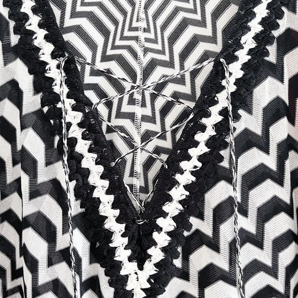 MISSONI MARE Greca Bicolor Fringe Coverup Poncho Striped Zigzag Black and White - Picture 8 of 14